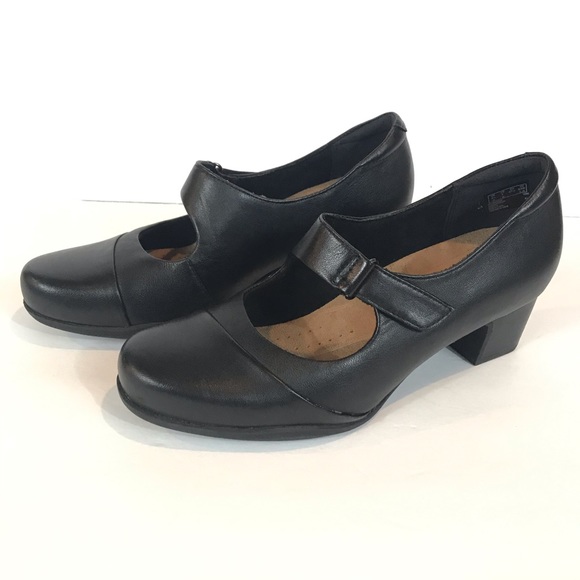 clarks unstructured pumps